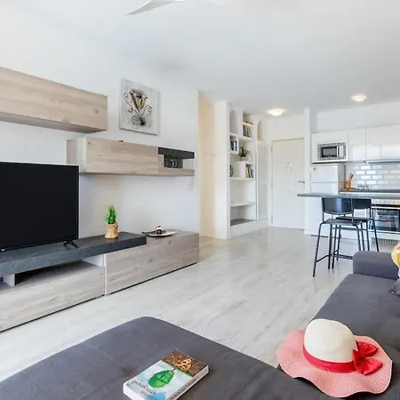 Апартаменты Marina Palace Amazing Balcony Renovated