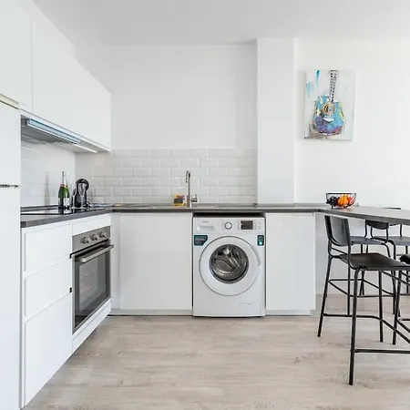 Апартаменты Marina Palace Amazing Balcony Renovated *